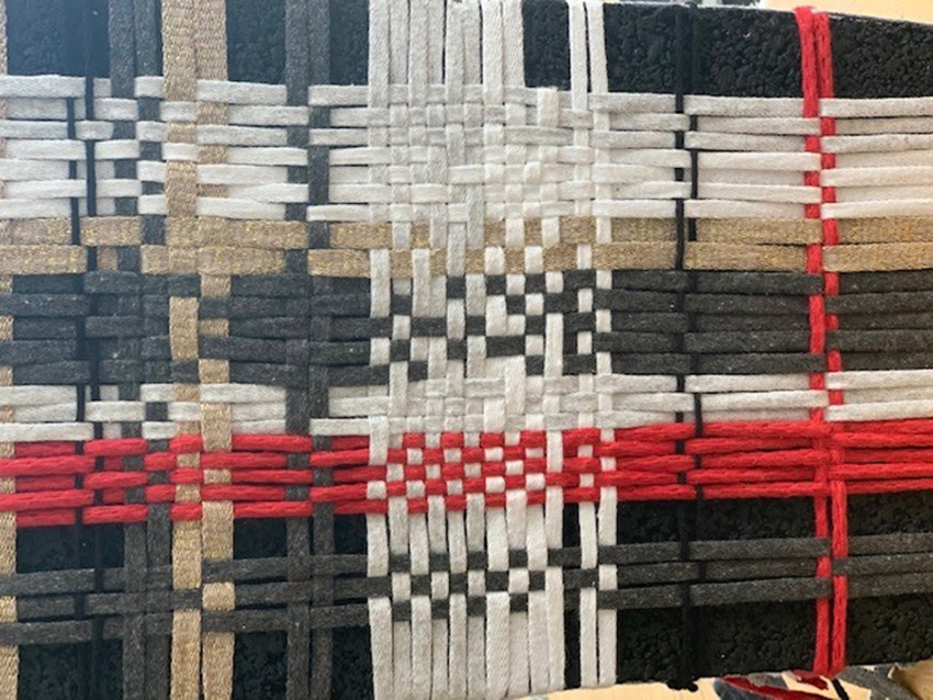 Thin Black Block, Red Colors Threads