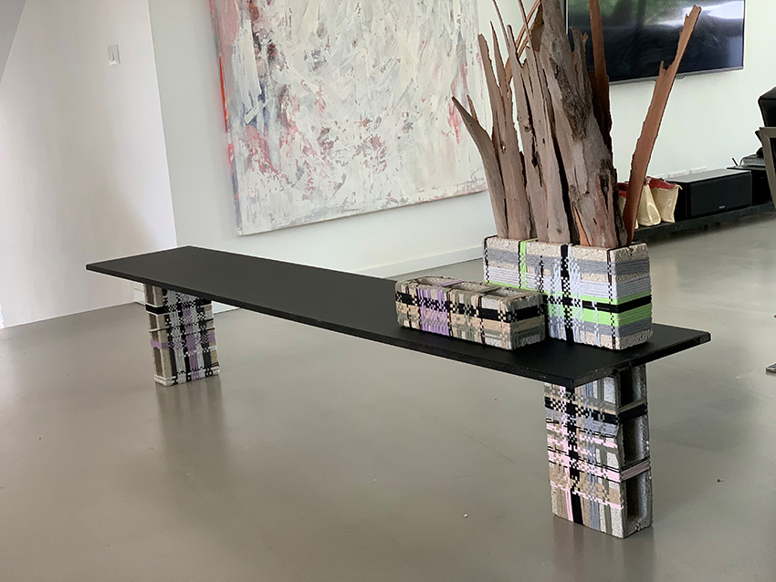שולחן זכוכית – קומפוזיציה של 4 בלוקים אפורים שזורים במידות שונות, מס: 4-5-6-8